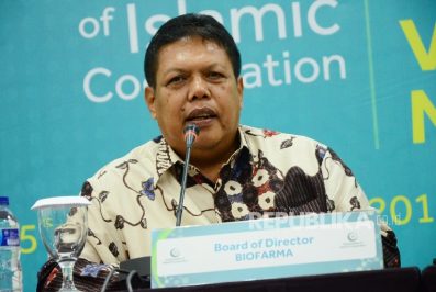 Dirut PT Bio Farma Iskandar menyampaikan peran Bio Farma dalam pengembangan kemadirian vaksin di negara-negara Islam pada konferensi pers dalam penutupan Workshop Manajemen Industri Vaksin di Bio Farma, Kota Bandung, Kamis (17/11). (FOTO : Republika/Edi Yusuf)